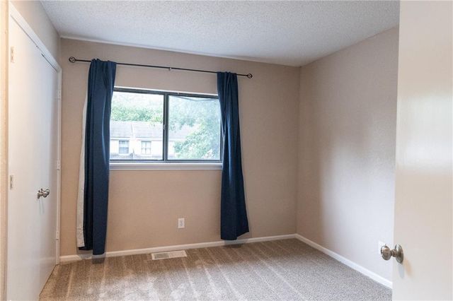 1424 E 125th Terrace E F, Olathe, KS 66061