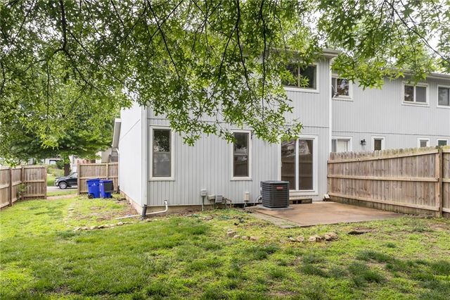 1424 E 125th Terrace E F, Olathe, KS 66061