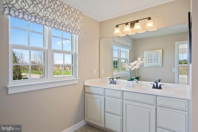 1323 VALENCIA CT, Martinsburg, WV 25403