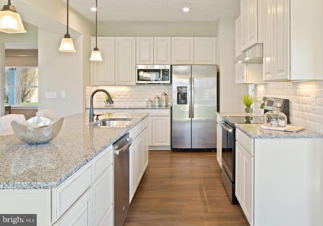 1323 VALENCIA CT, Martinsburg, WV 25403