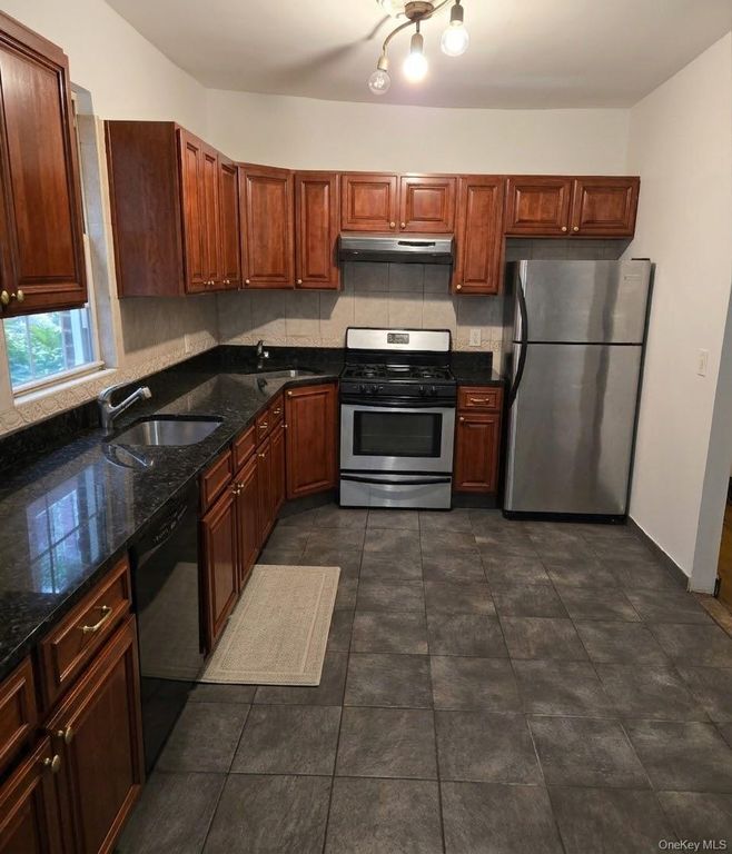 4115 Manhattan Avenue, Brooklyn, NY 11224 — photo 3