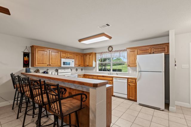 194 Bushwhacker Drive, Mabank, TX 75156