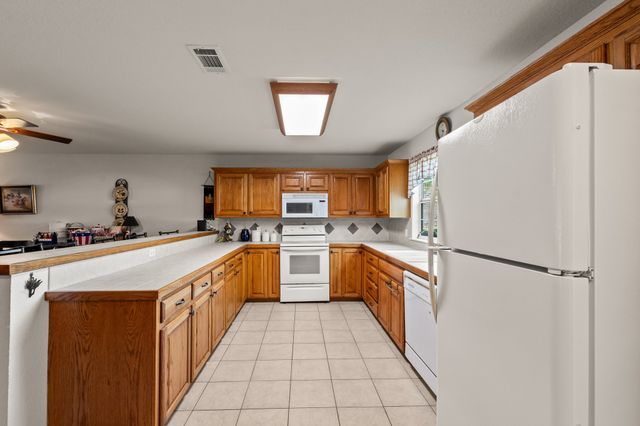 194 Bushwhacker Drive, Mabank, TX 75156