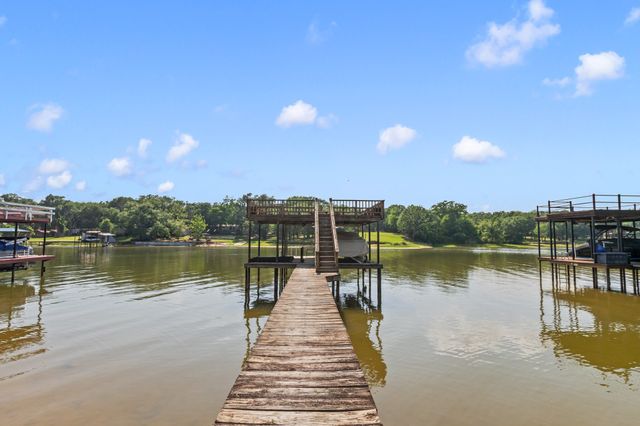 194 Bushwhacker Drive, Mabank, TX 75156