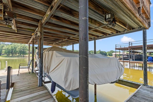 194 Bushwhacker Drive, Mabank, TX 75156