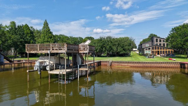 194 Bushwhacker Drive, Mabank, TX 75156