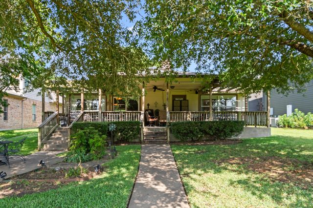 194 Bushwhacker Drive, Mabank, TX 75156