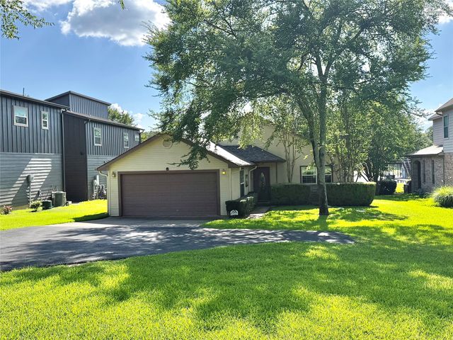 194 Bushwhacker Drive, Mabank, TX 75156