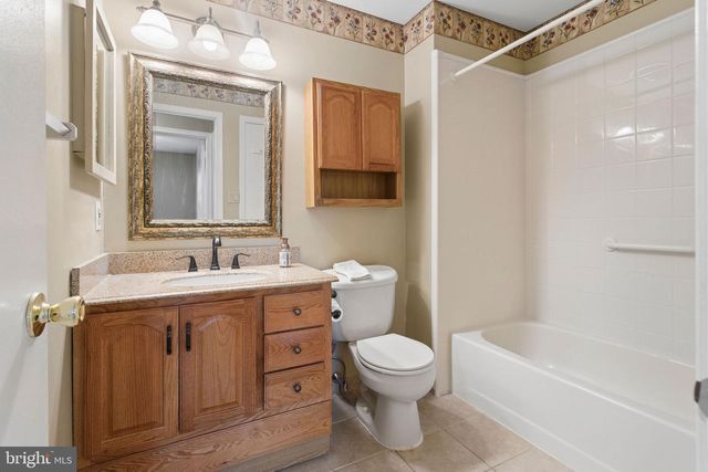 1017-B SCOTSWOOD CT, Mount Laurel, NJ 08054