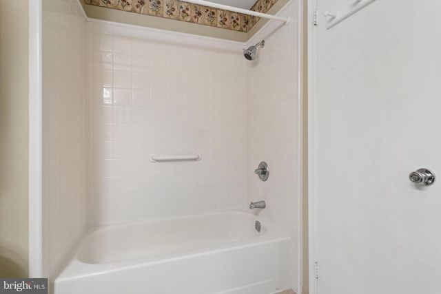 1017-B SCOTSWOOD CT, Mount Laurel, NJ 08054