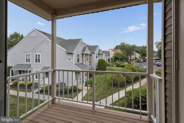 1017-B SCOTSWOOD CT, Mount Laurel, NJ 08054