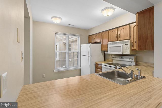 1017-B SCOTSWOOD CT, Mount Laurel, NJ 08054