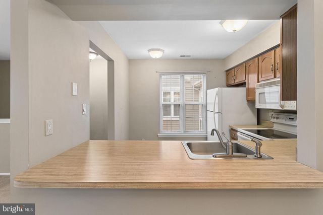 1017-B SCOTSWOOD CT, Mount Laurel, NJ 08054