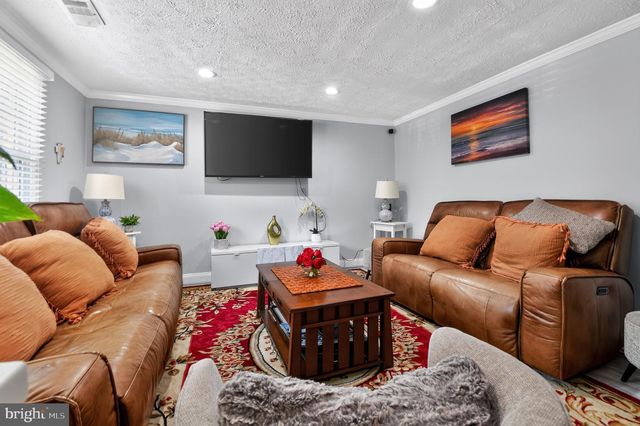 8307 PONDSIDE TER, Alexandria, VA 22309