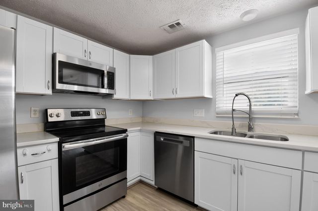 8307 PONDSIDE TER, Alexandria, VA 22309