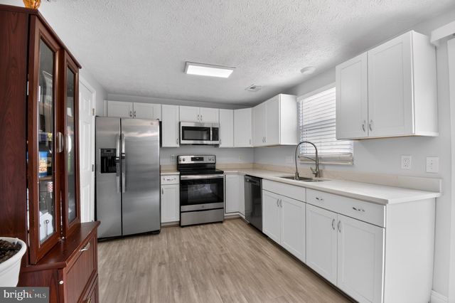 8307 PONDSIDE TER, Alexandria, VA 22309