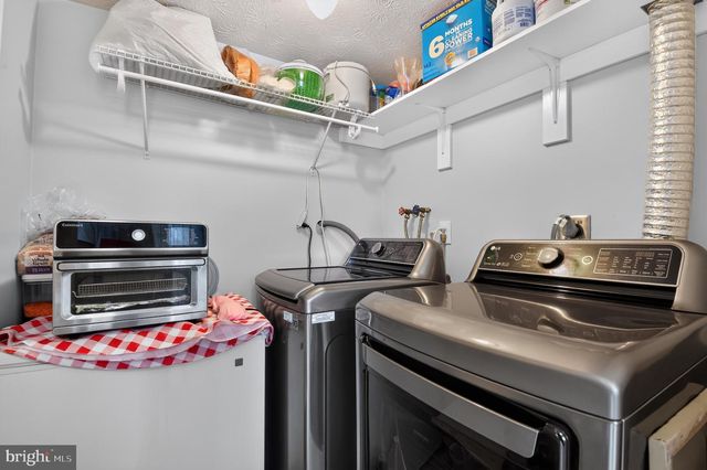 8307 PONDSIDE TER, Alexandria, VA 22309