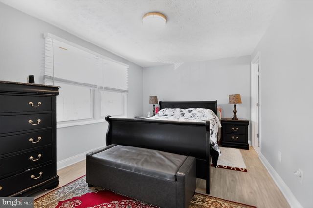 8307 PONDSIDE TER, Alexandria, VA 22309