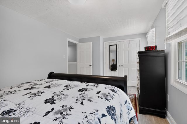8307 PONDSIDE TER, Alexandria, VA 22309