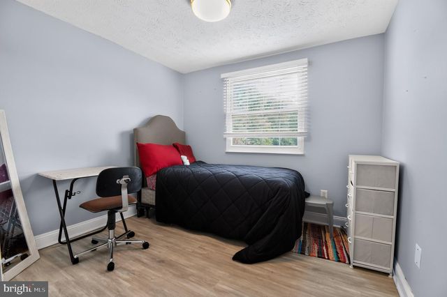 8307 PONDSIDE TER, Alexandria, VA 22309