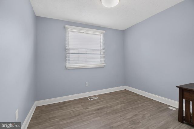 8307 PONDSIDE TER, Alexandria, VA 22309