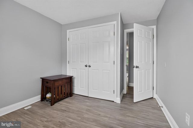 8307 PONDSIDE TER, Alexandria, VA 22309