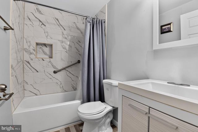 8307 PONDSIDE TER, Alexandria, VA 22309