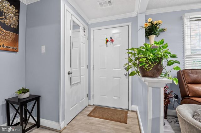 8307 PONDSIDE TER, Alexandria, VA 22309