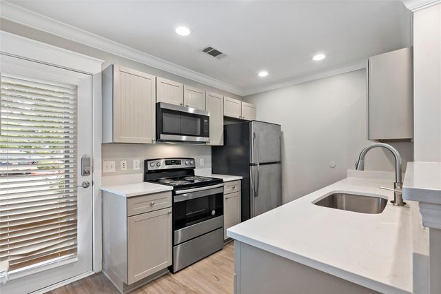 1725 Harvey Mitchell Parkway S 1112, College Station, TX 77840