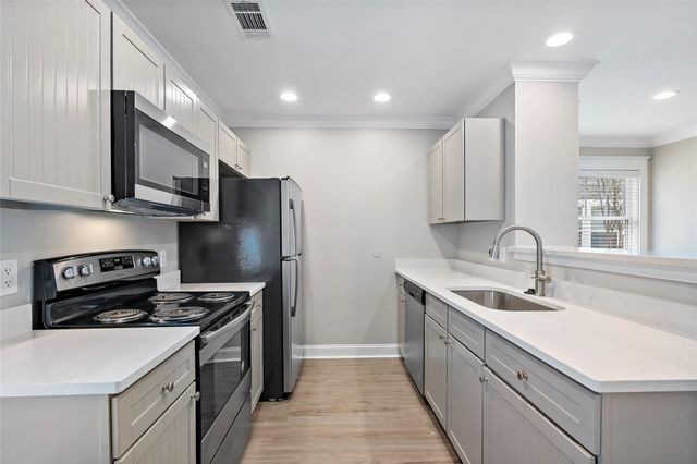 1725 Harvey Mitchell Parkway S 1112, College Station, TX 77840