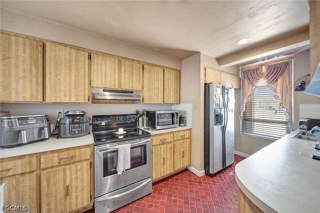 14154 Kendale Lakes CIR, Miami, FL 33183