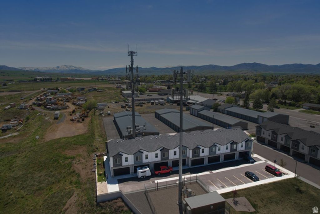 858 E 250 N, Hyrum, UT 84319