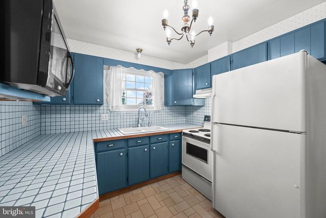 112 REMBRANDT DR, Lancaster, PA 17603
