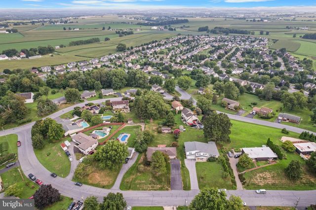 112 REMBRANDT DR, Lancaster, PA 17603