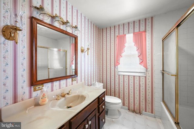 112 REMBRANDT DR, Lancaster, PA 17603