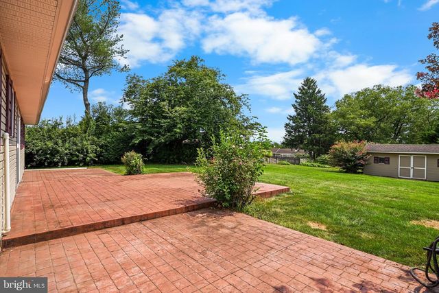 112 REMBRANDT DR, Lancaster, PA 17603