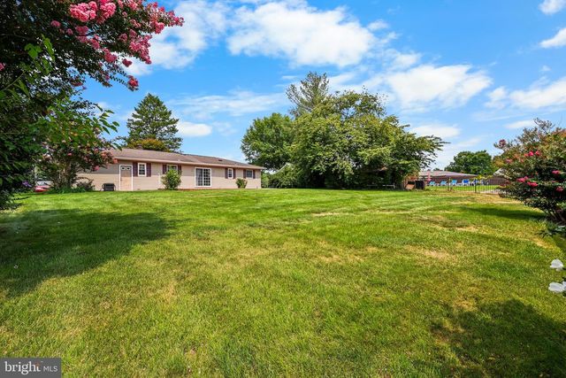 112 REMBRANDT DR, Lancaster, PA 17603