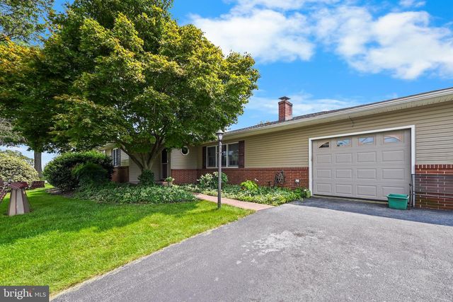 112 REMBRANDT DR, Lancaster, PA 17603