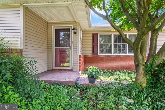 112 REMBRANDT DR, Lancaster, PA 17603