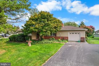 112 REMBRANDT DR, Lancaster, PA 17603