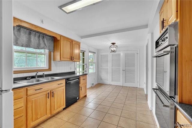 660 North Forest Road, Amherst, NY 14221