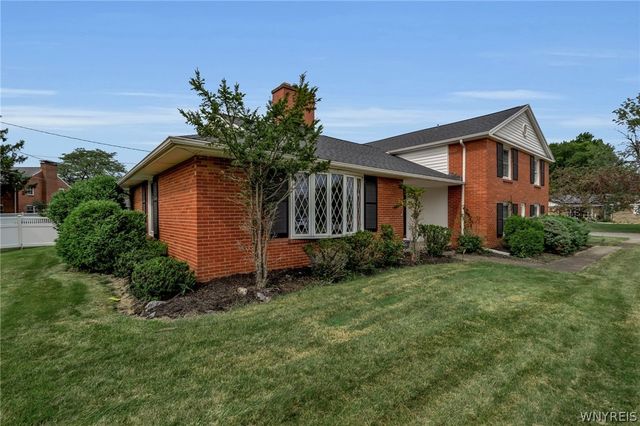 660 North Forest Road, Amherst, NY 14221