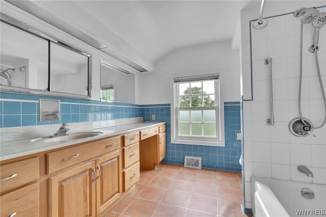 660 North Forest Road, Amherst, NY 14221
