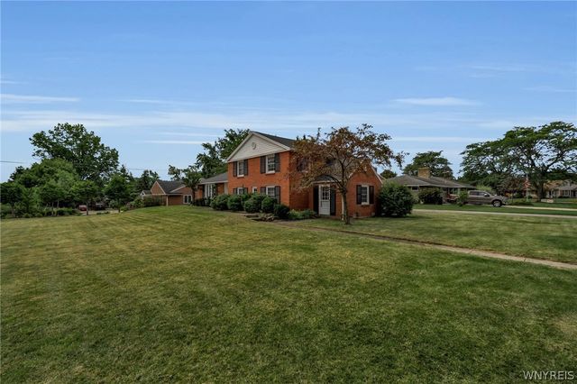 660 North Forest Road, Amherst, NY 14221