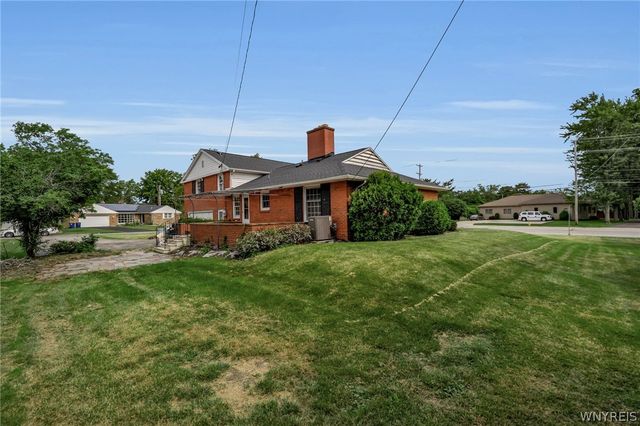 660 North Forest Road, Amherst, NY 14221