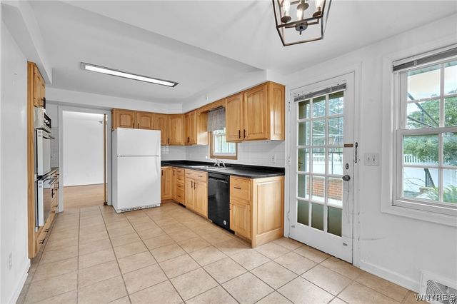 660 North Forest Road, Amherst, NY 14221