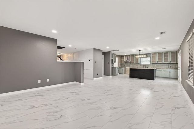 9226 Macmillan Lane, Houston, TX 77083