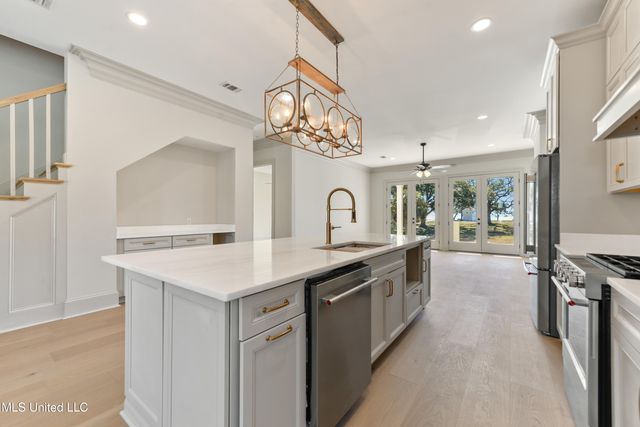 425 2nd Street, Gulfport, MS 39507