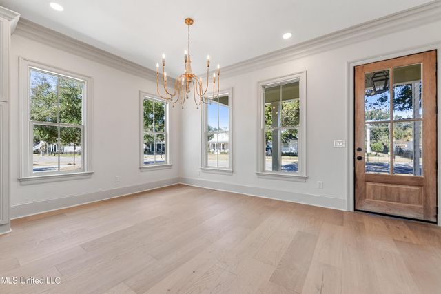 425 2nd Street, Gulfport, MS 39507