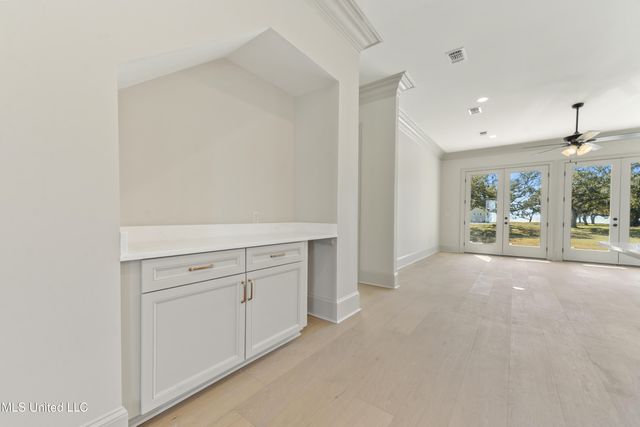 425 2nd Street, Gulfport, MS 39507